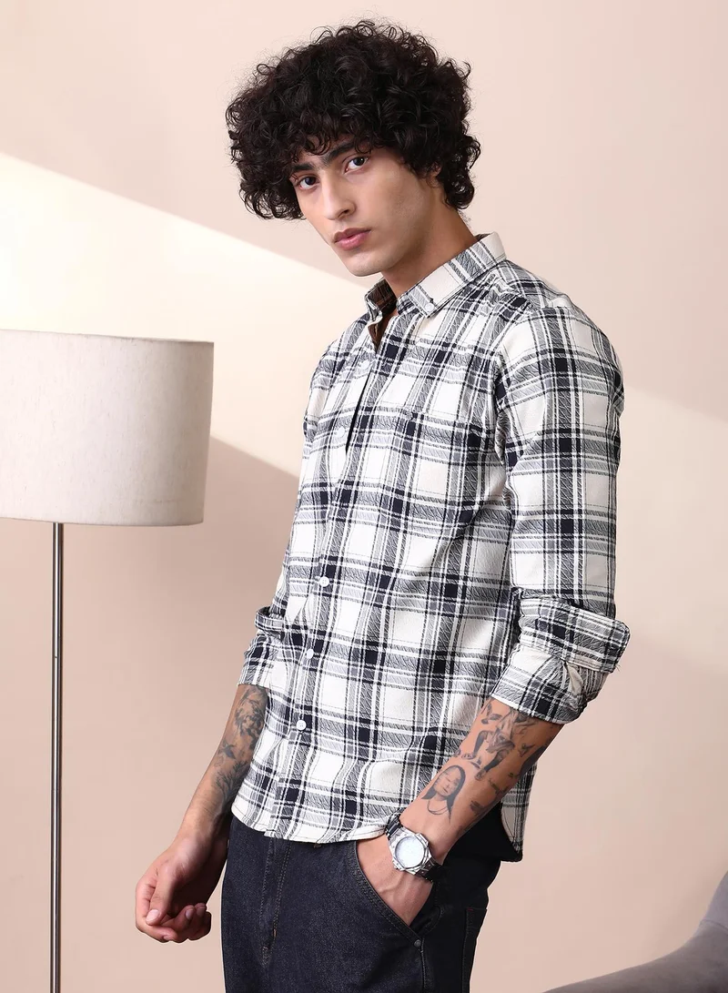 Campus Sutra Campus Sutra Men's Obsidian Black & Cream White Halo-Graph Regular Shirt For Casual Wear | Spread Collar | Long Cuffed Sleeves | Button Closure | Shirt Crafted With Comfort Fit For Everyday Wear