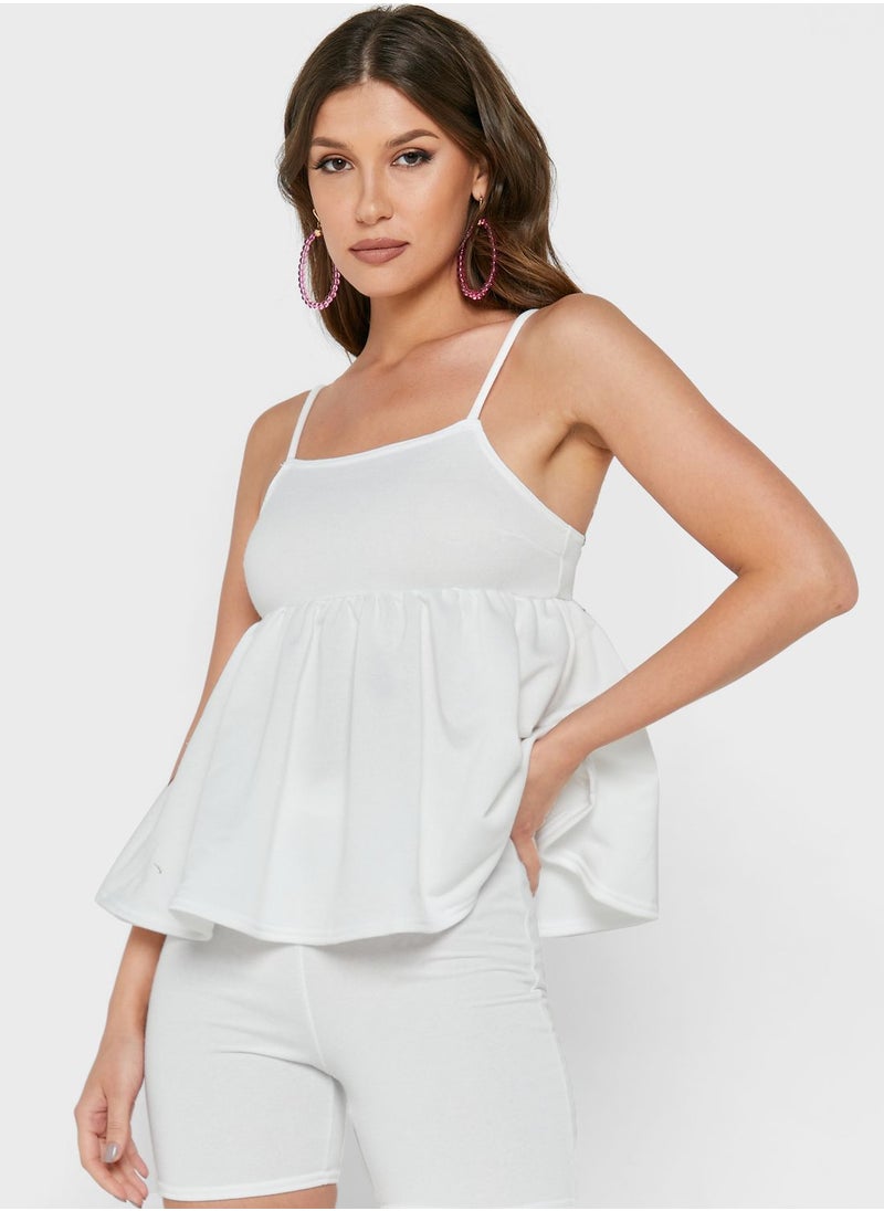 I Saw It First Petite - Strappy Ruffle Detail Top & Shorts Set - Image 1