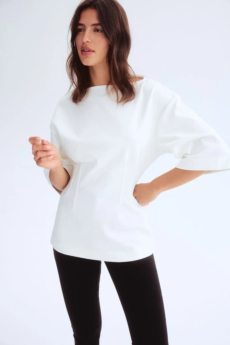 اتش اند ام تي-شيرت بخصر مدبّب