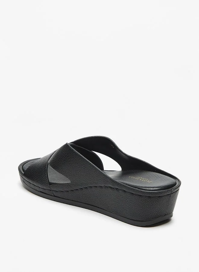 فلورا بيلا من شو إكسبرس صنادل نسائية بشعار مطبوع وحزام متقاطع وكعب ويدج