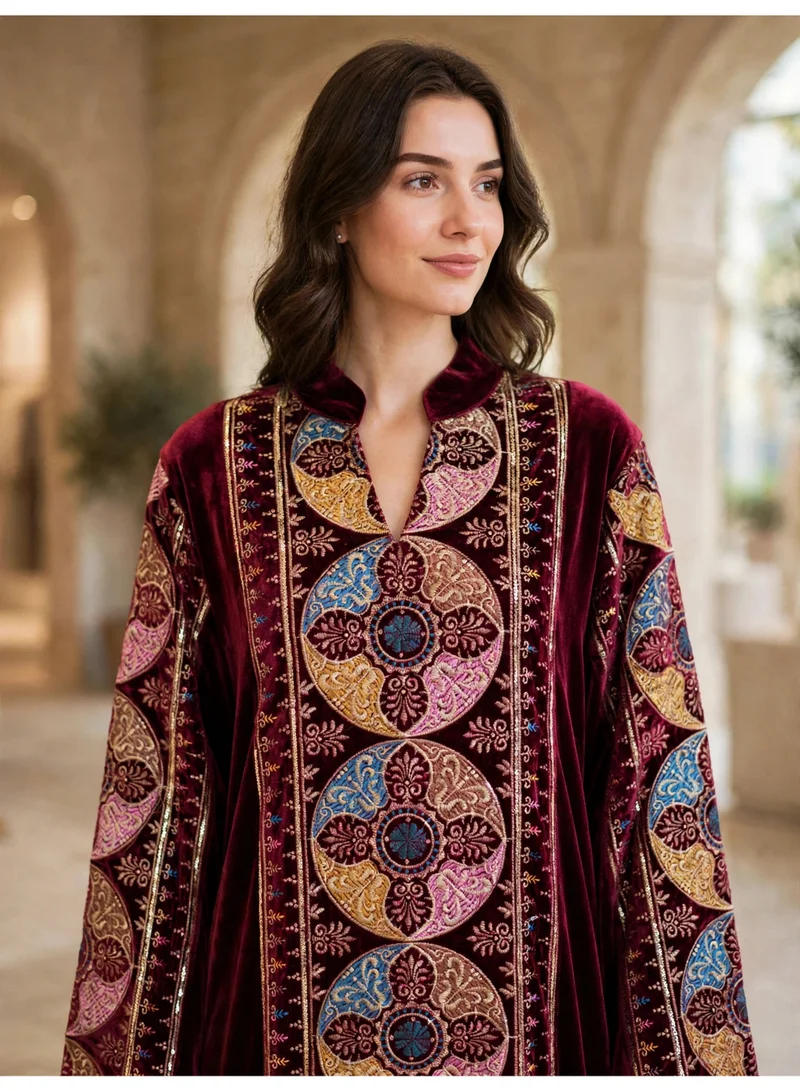 اكسا جلابية ملابس شتوية مخمل مطرزة بتصميم ميدالية دائرية للنساء من إكسا IKW1161