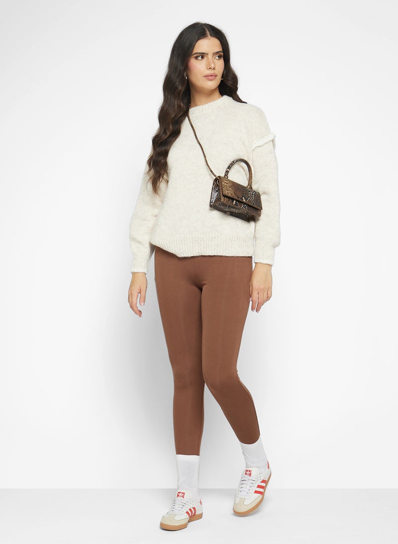 جينجر كنزة بياقة متباينة بتفاصيل كبيرة - Image 4