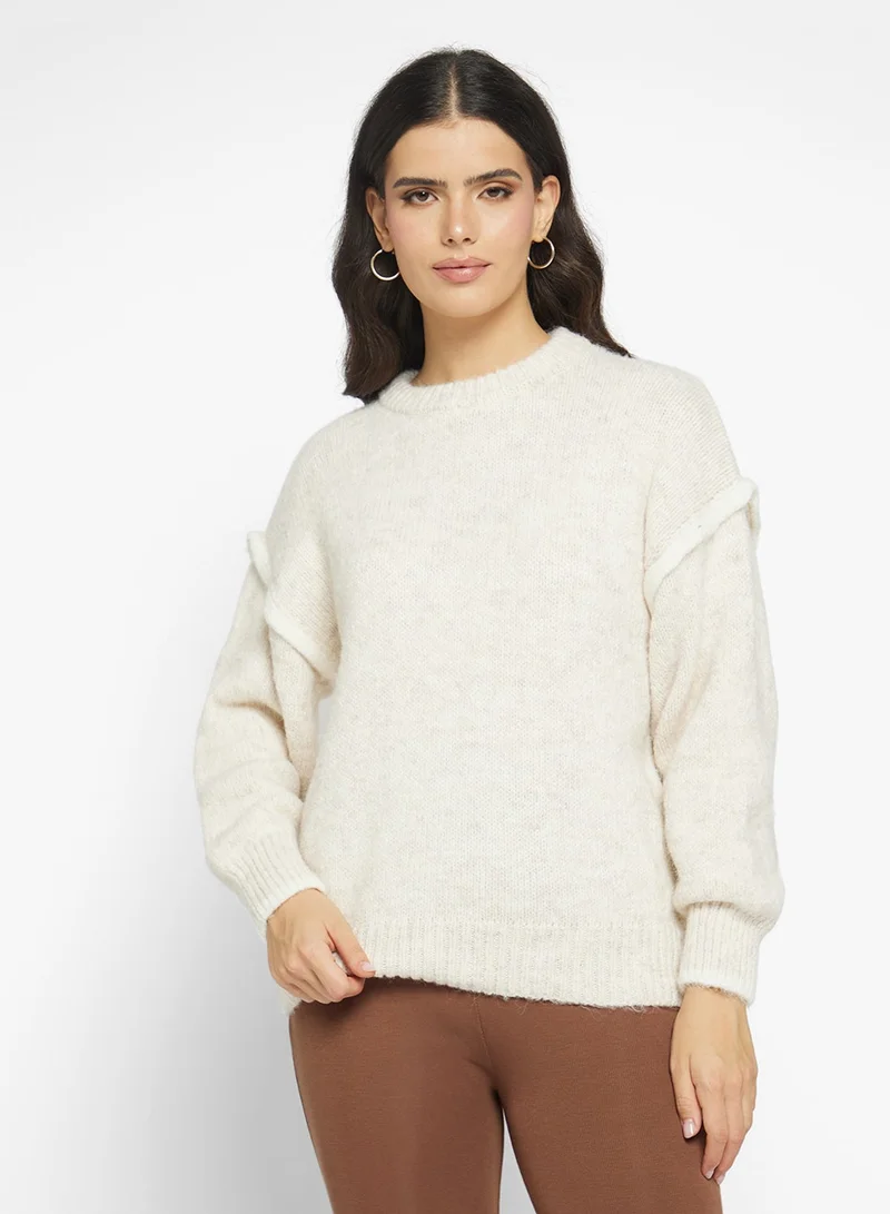 جينجر كنزة بياقة متباينة بتفاصيل كبيرة