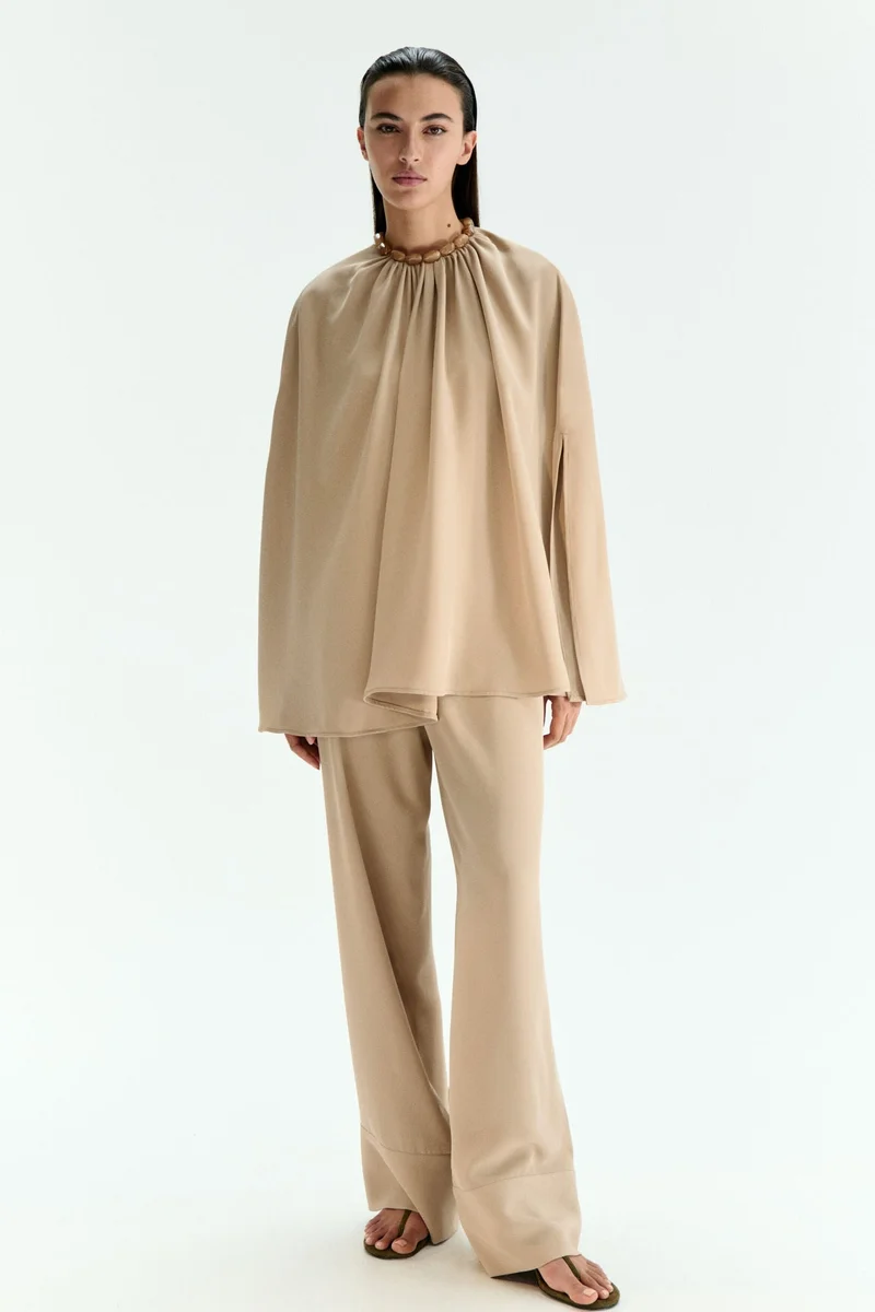 اتش اند ام بلوزة كاب مزيّنة بالخرز