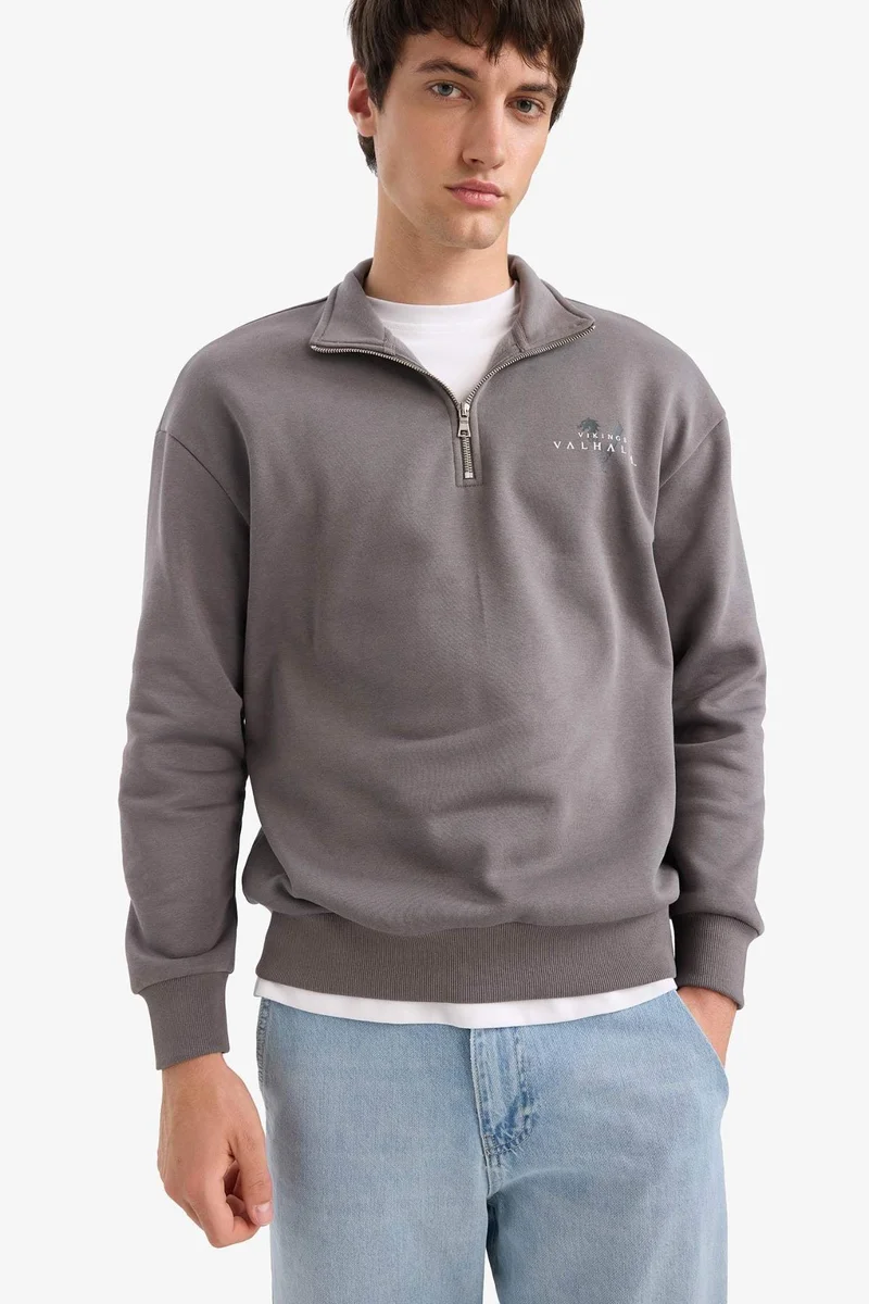ديفاكتو Boxy Fit Vikings Valhalla Printed Long Sleeve Sweatshirt