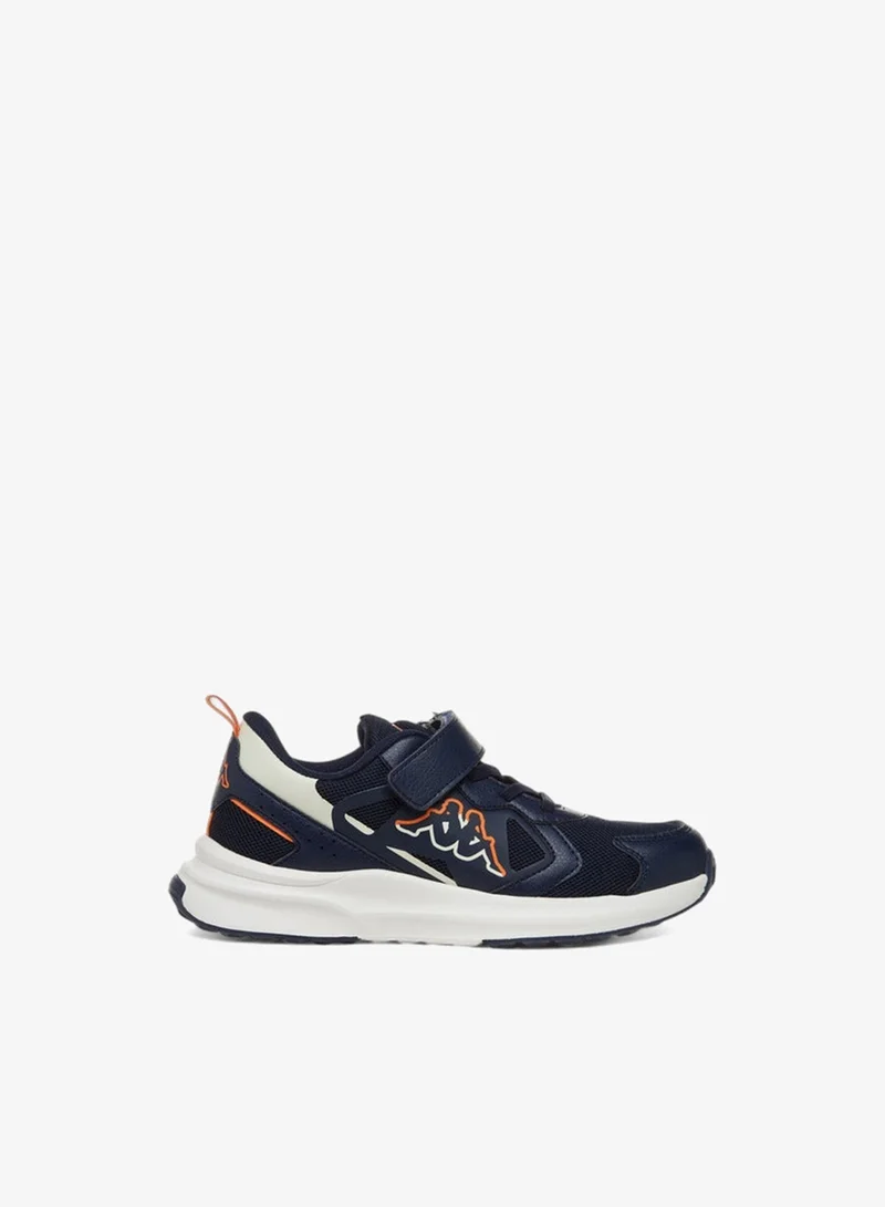 كابا حذاء رياضي للأولاد بتفاصيل شعار وإغلاق بشريط لاصق