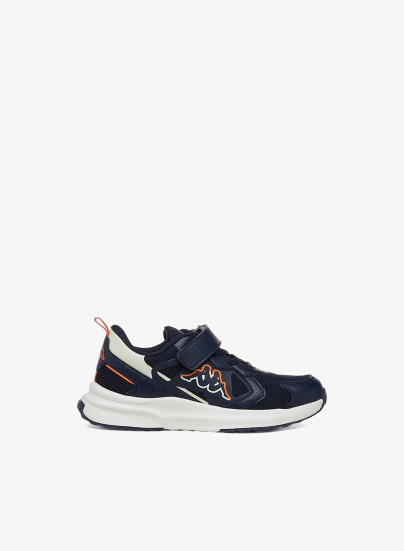 كابا حذاء رياضي للأولاد بتفاصيل شعار وإغلاق بشريط لاصق - Image 1