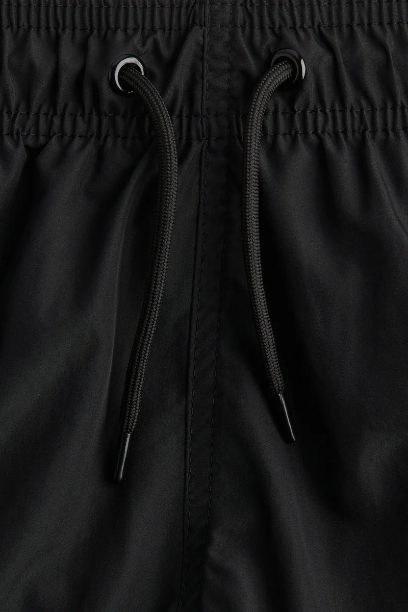 اتش اند ام شورت سباحة