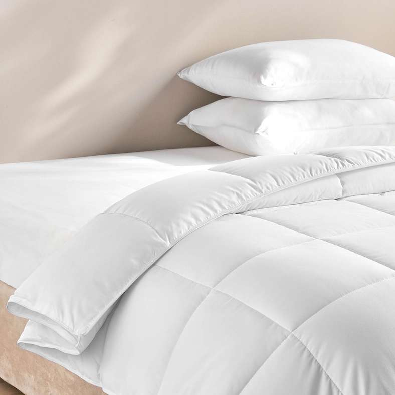 Pan Home لحاف كينج سبرينغ مايكروفريش سهل العناية 230x220 سم - أبيض - Image 1