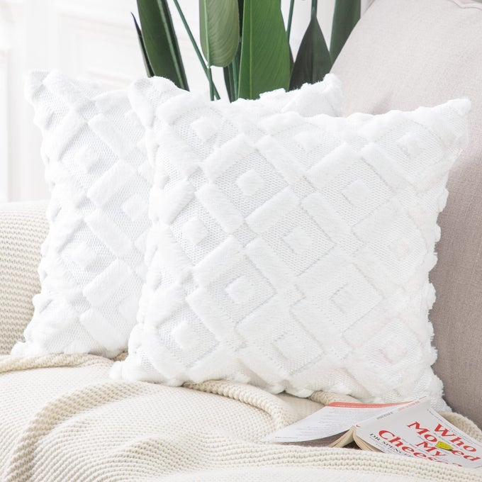 SET OF 2 WHITE PLUSH SHORT WOOL THROW PILLOW COVERS 26X26 INCH SQUARE SUPER SOFT COZY DECORATIVE VELVET CUSHION COVER FOR SOFA BEDROOM LIVINGROOM PILLOW SHELL