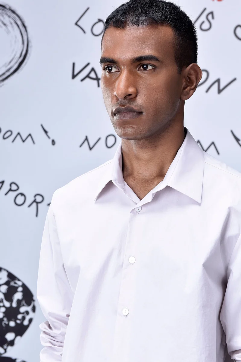 جينات ليكوانت هيمانت قميص بوبلين قطني بقصة عادية - رمادي لؤلؤي