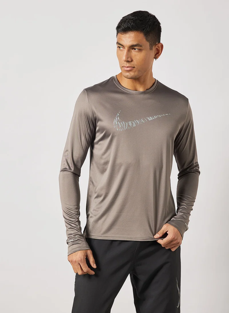 نايكي Dri-FIT UV Run Division Miller T-Shirt