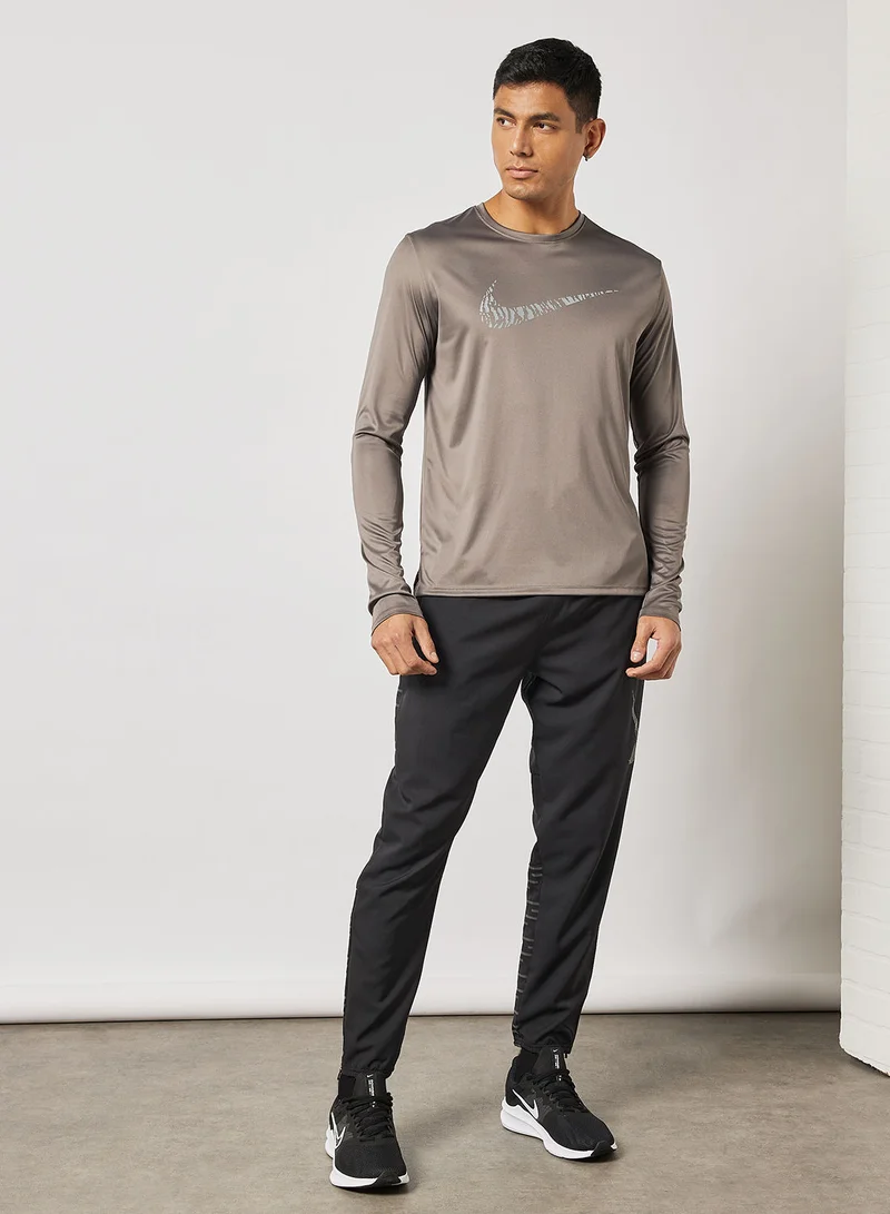 نايكي Dri-FIT UV Run Division Miller T-Shirt