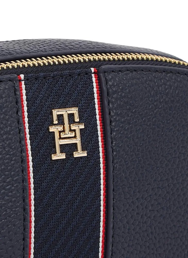 تومي هيلفيغر Logo Detail Zip Over Crossbody