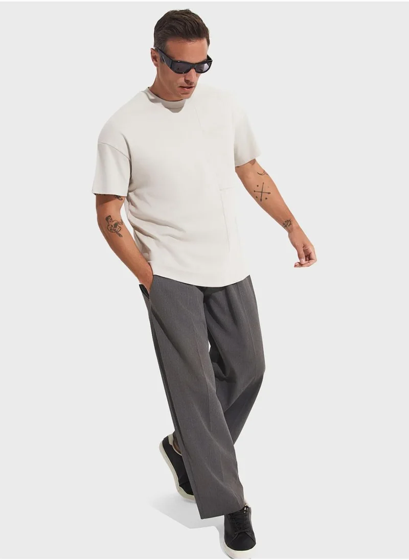 JUNE Essential Crew Neck T-Shirt