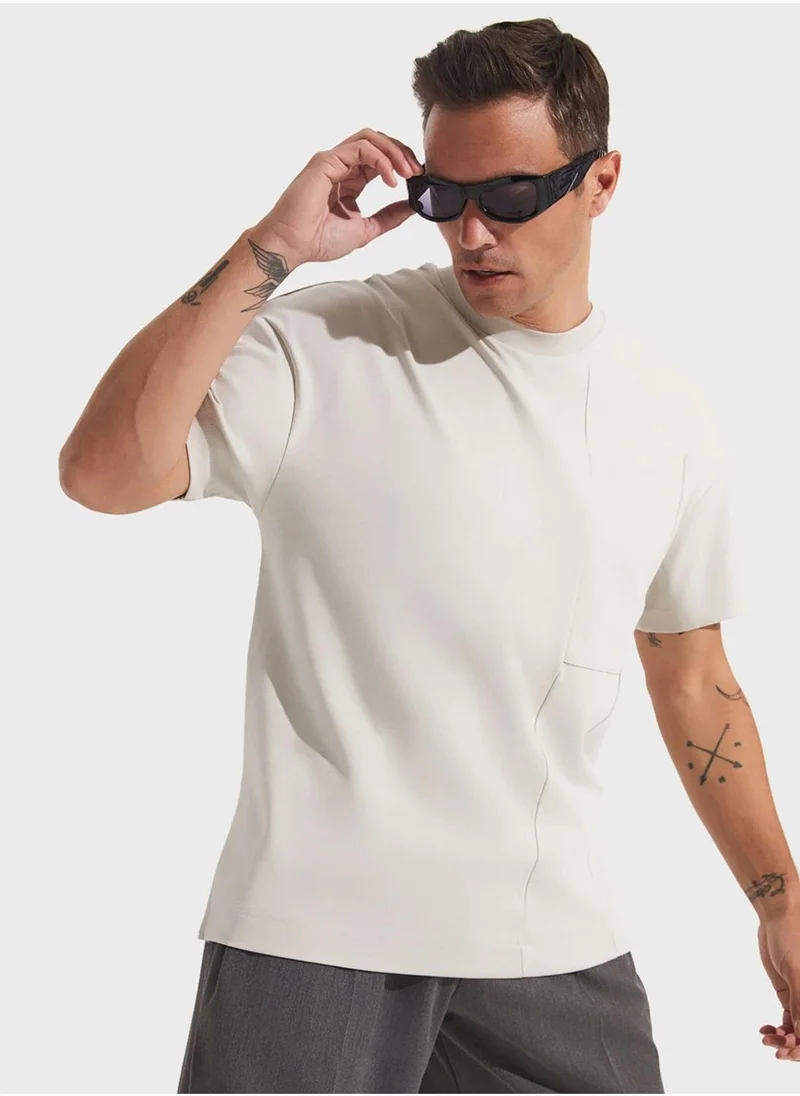 JUNE Essential Crew Neck T-Shirt