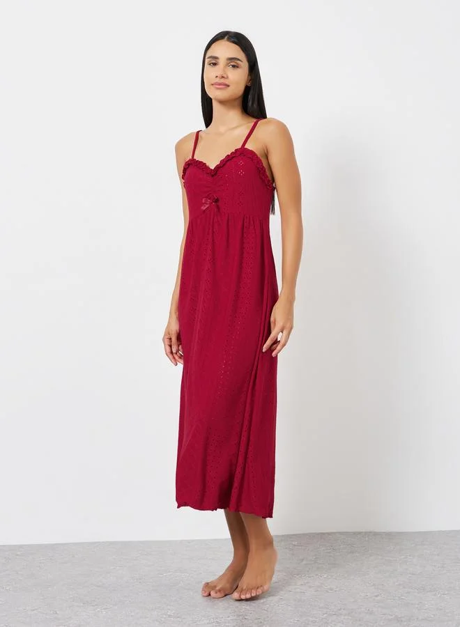 ستايلي طقم فستان سليب وروب بتفاصيل دانتيل وكشكشة