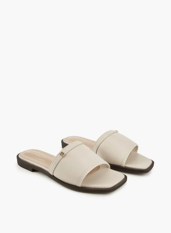 فلورا بيلا من شو إكسبرس صنادل نسائية بشعار مميز