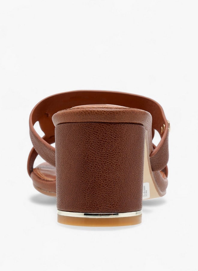 سيليست صنادل نسائية سهلة الارتداء بكعب عريض بنقوش بارزة - Image 5