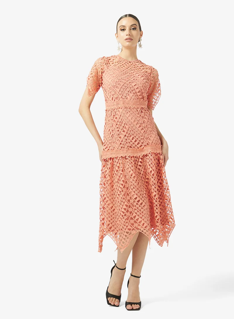 فروك اند فرل فستان ميدي قصير بأكمام قصيرة بتفاصيل كروشيه