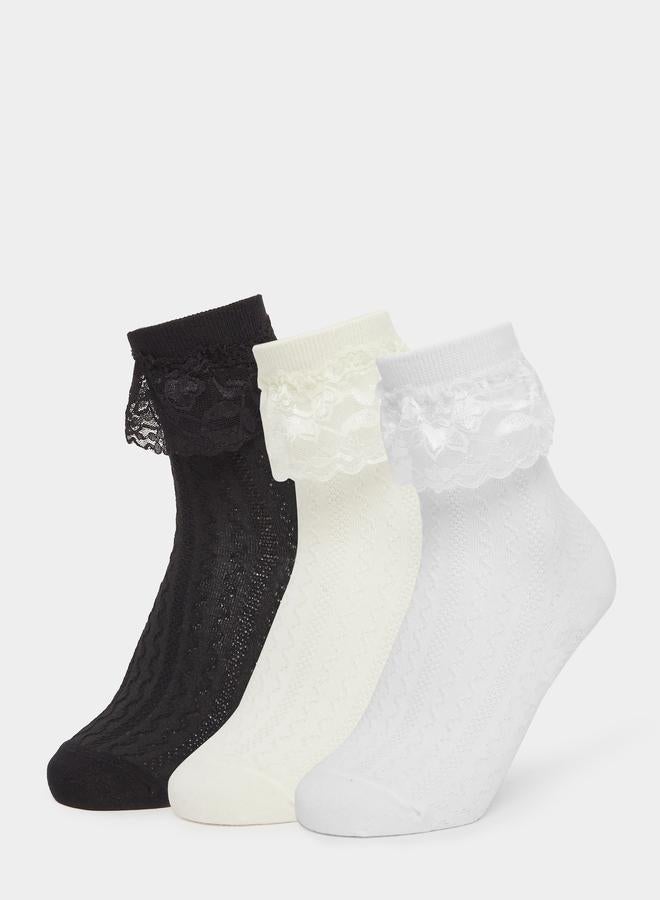 ستايلي طقم 3 أزواج جوارب قصيرة بتفاصيل دانتيل - Image 1