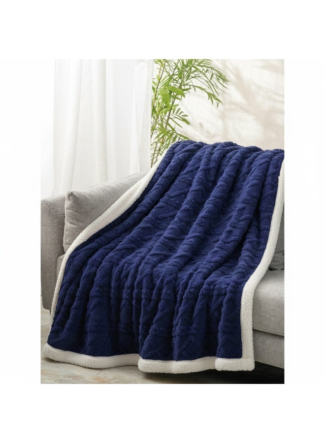 فابينني بطانية دافئة ومريحة من الجاكار شيربا، مقاس سوبر كينج، 220×240 سم، بطانية سرير من الفرو الصناعي، بطانية من صوف الفلانيل قابلة للعكس، بطانية فائقة النعومة، كبيرة جدًا، لون أزرق داكن - Image 5