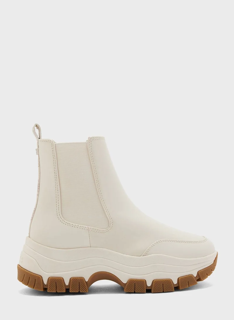 GUESS Besona Ankle Boots