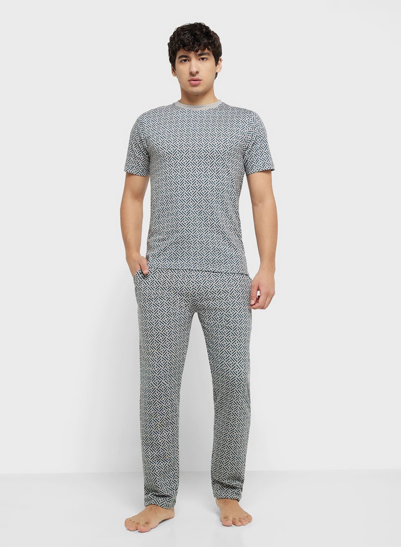 Seventy Five تي شيرت بطباعة شاملة وسروال رياضي  - Image 1