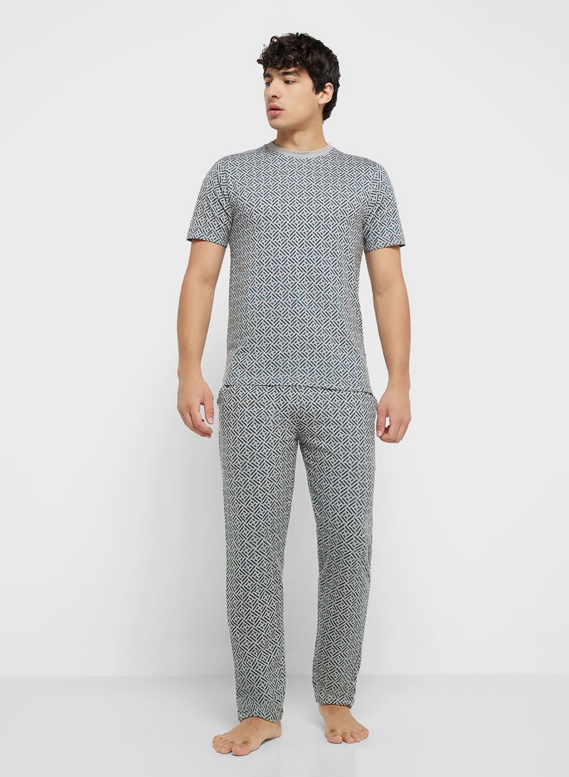 Seventy Five تي شيرت بطباعة شاملة وسروال رياضي  - Image 5
