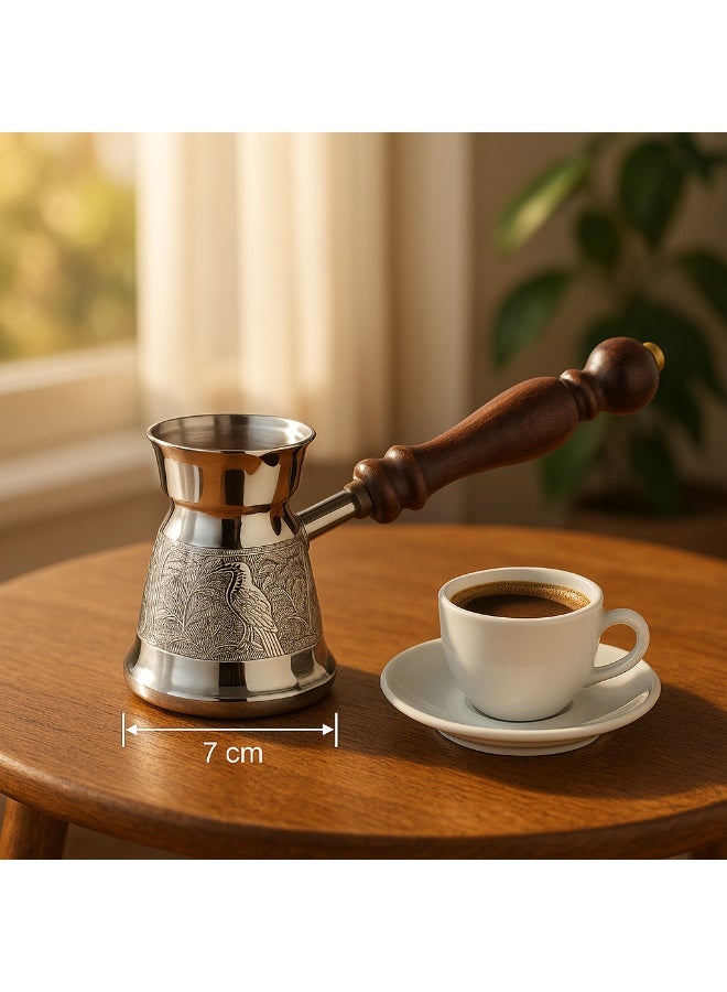 دانيا ☕ دلة قهوة تركية فاخرة 🇹🇷 بسعة 100 مل – فنجان واحد 🥄 تصميم محفور يدويًا 🇮🇳 مقاس 7 سم ومقبض خشبي أنيق 🌿 - Image 1