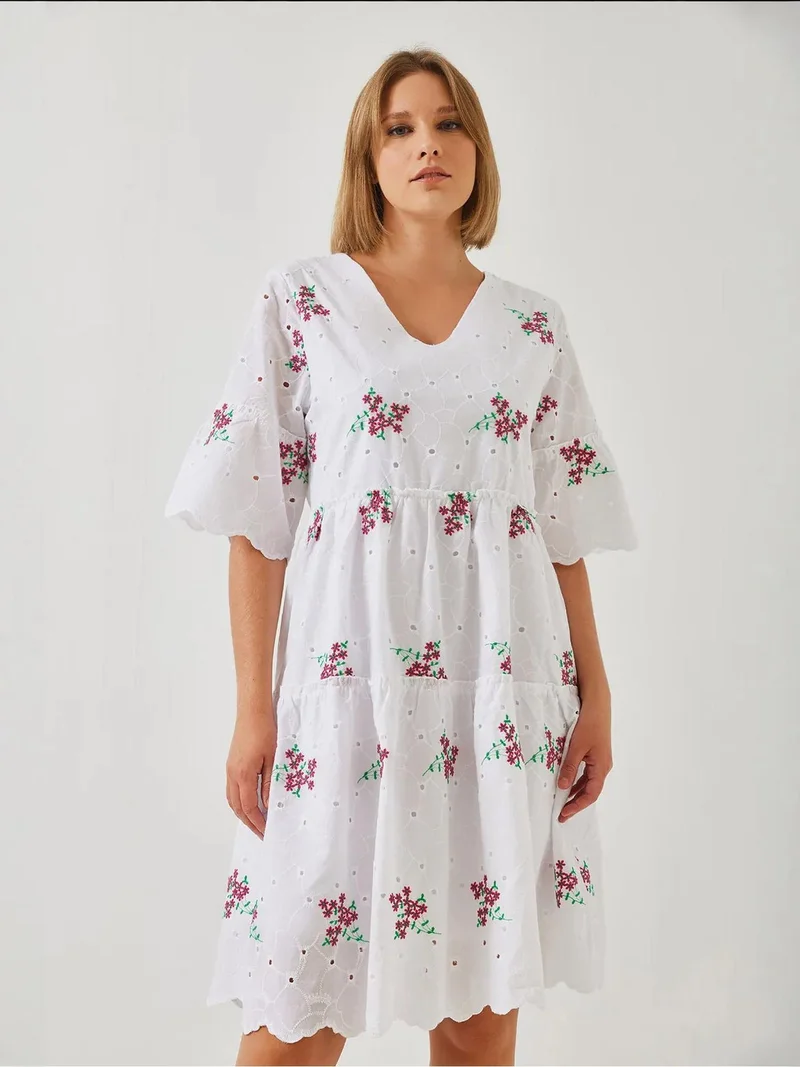 Bianco Lucci LUCCI Embroidered V-neck Midi Dress