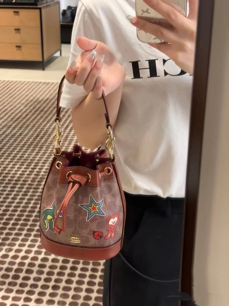 Women'S Bag Dempsey Drawstring Bucket Bag Classic Logo Handbag Old Flower Shoulder Crossbody Bag - Image 4