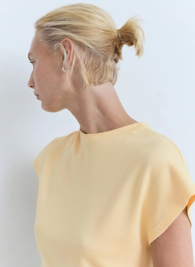 مانجو كنزة بأكمام قصيرة