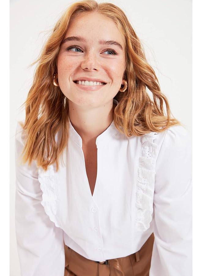 ترينديول قميص نسائي أبيض بتفاصيل معالجة - Image 2