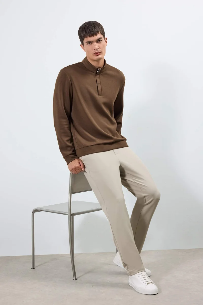 ديفاكتو Regular Fit Long Sleeve Zip-Up High Neck Sweatshirt