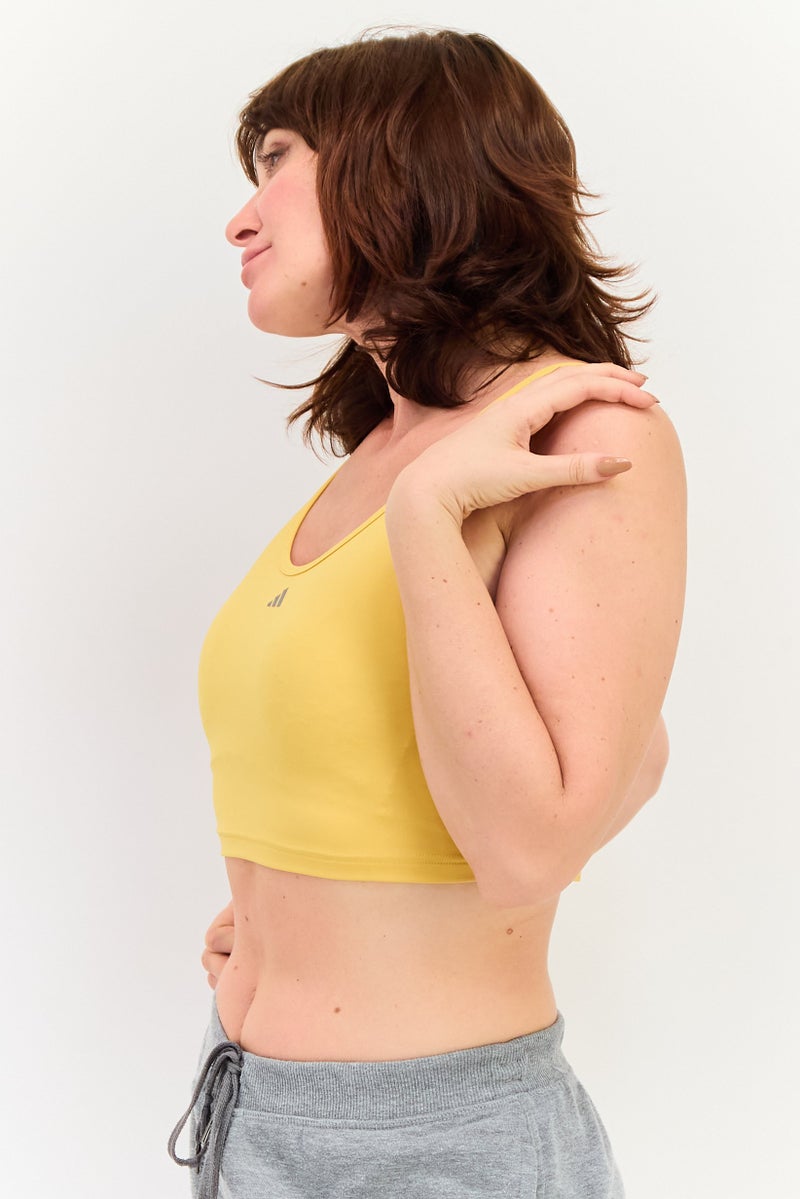 Adidas تي شيرت قصير بلا أكمام للنساء، رياضي، لون خردل - Image 3