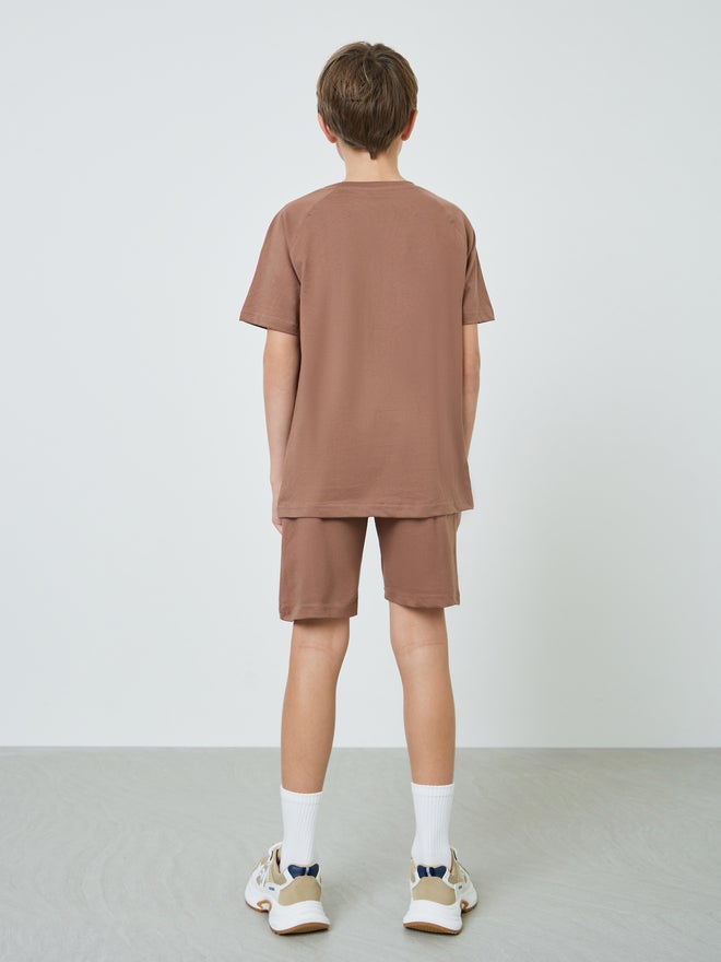 Styli Teen Boys Raglan Sleeve T-shirt and Badge Detail Shorts Set - Image 5