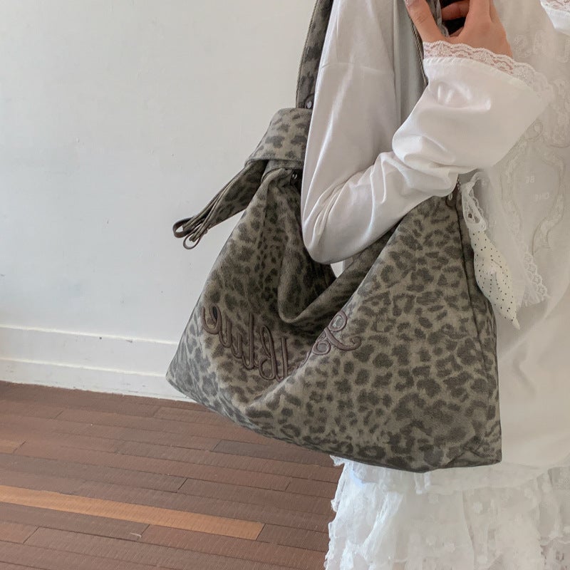 حقيبة كتف نسائية بأسلوب كوري بطبعات الفهد كبيرة السعة للتنقل - ربيع 2026 - Image 1