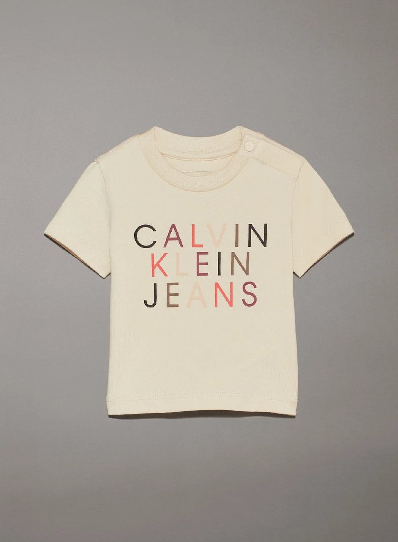 كالفن كلاين جينز تيشرت للأطفال حديثي الولادة مزين بشعار كلفن كلاين - Image 1