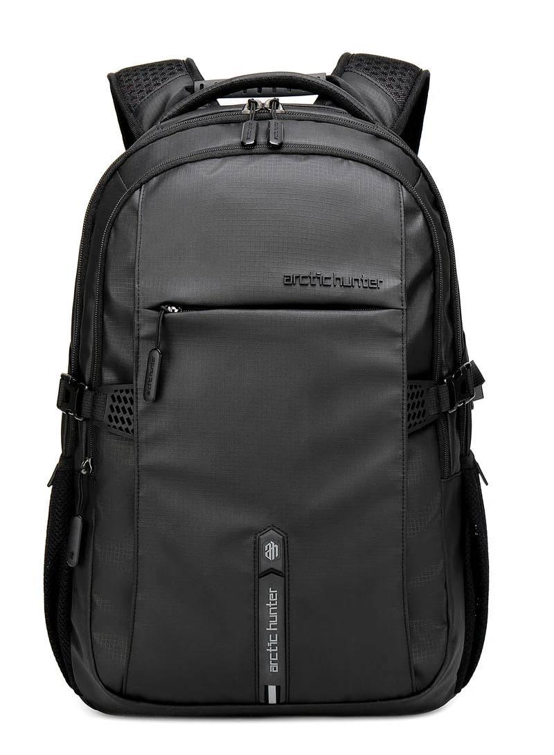 ARCTIC HUNTER Travel Daypack Water Repellant Scratch Resistant 30L Backpack with Built In USB/Headphone Port for Men and Women B00388 Black