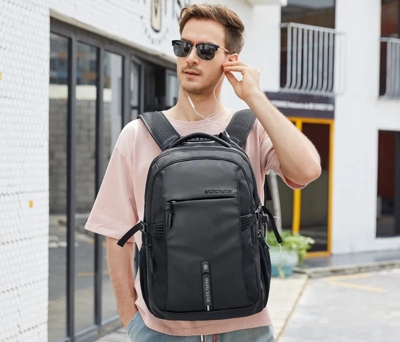 Arctic Hunter Travel Daypack Water Repellant Scratch Resistant 30L Backpack with Built In USB/Headphone Port for Men and Women, B00388, Black