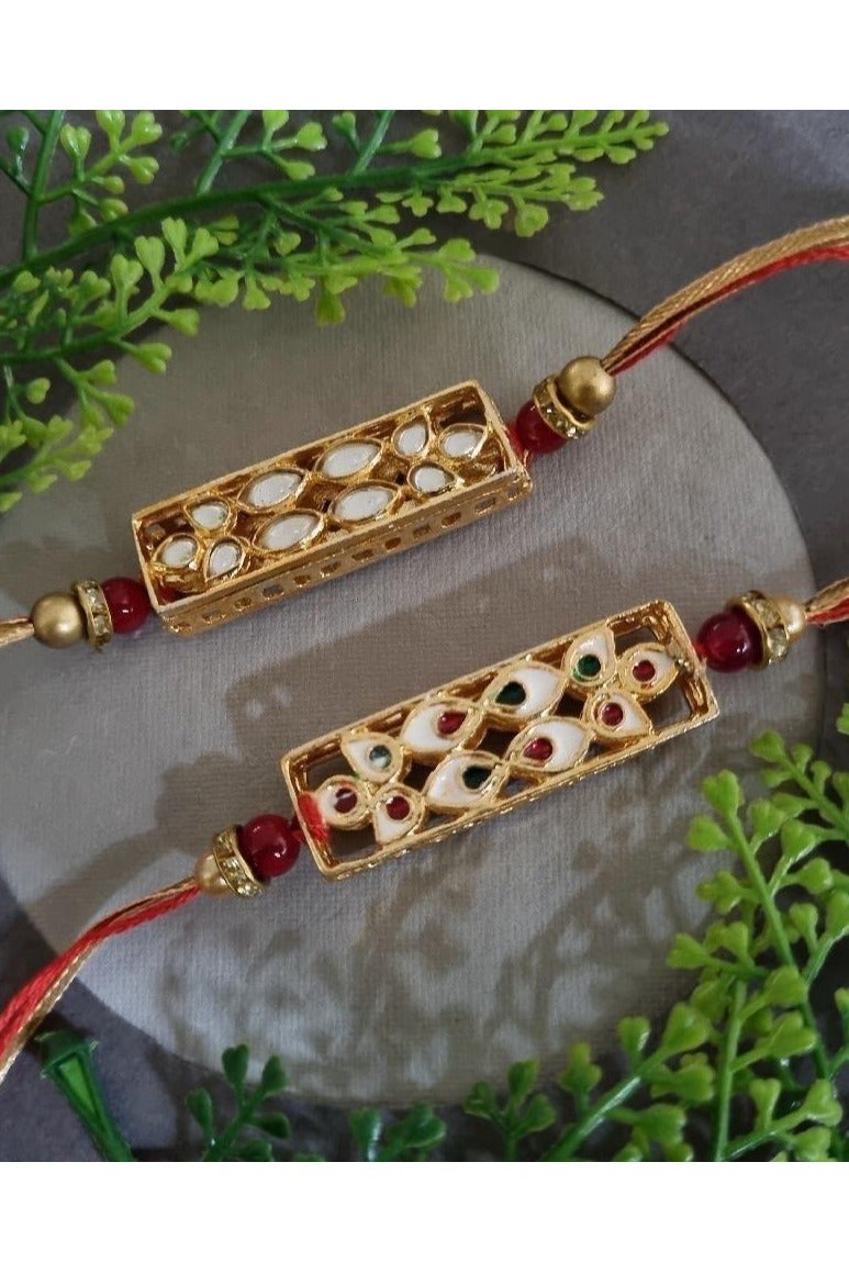 بهاي راخي تقليدي مع قطعة مركزية على كلا الجانبين، أحد الجانبين مصنوع من عمل المرآة، والجانب الخلفي مصنوع من عمل الكوندان، عبوة من قطعة واحدة