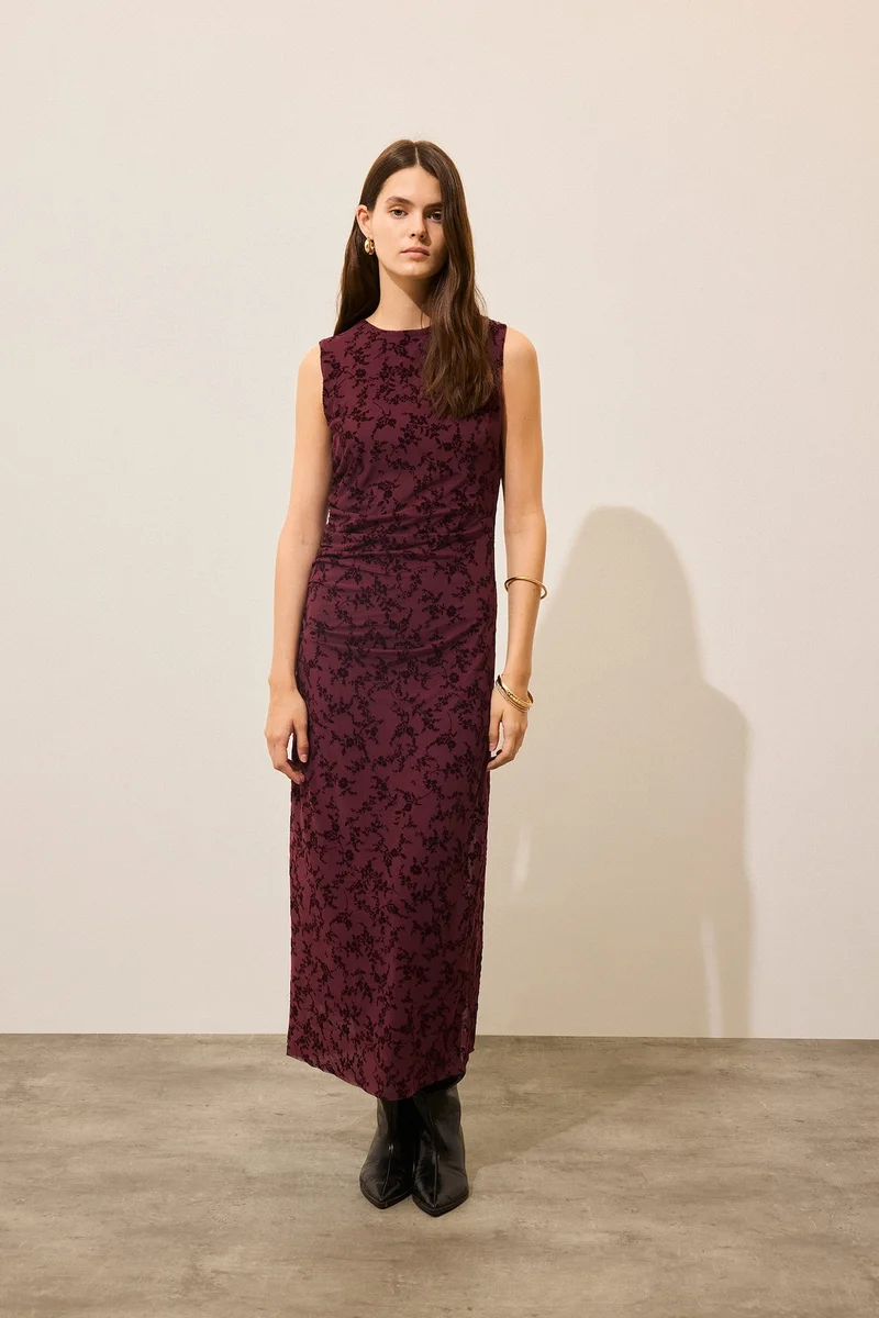 ديفاكتو Floral Tulle Midi Dress with Crew Neck and Sleeveless Design