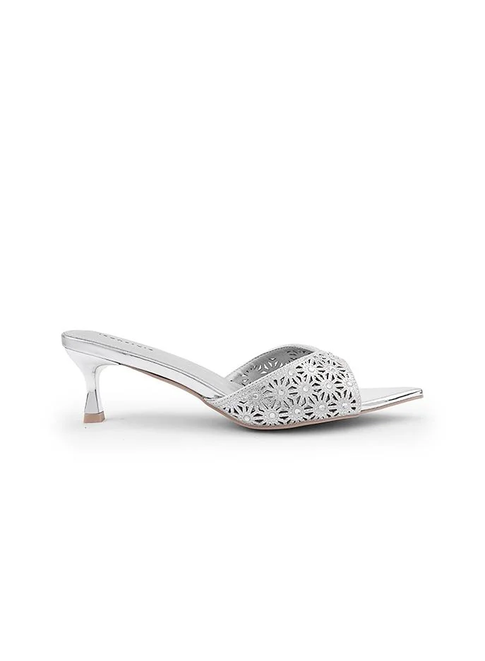 أيقون Metallic heel slipper with delicate strap design.