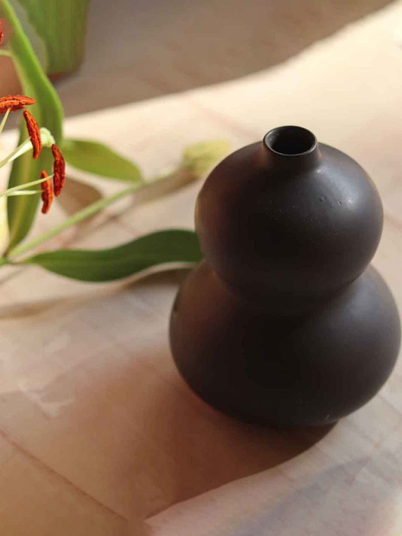 Purezento Oreo Flower Vase Ceramic Decorative Vases with Unique Quality for Home Decor, Center Table, Flowers Pot, Bedroom Side Corners, Living Room Decoration,and Party Centerpieces - Image 4