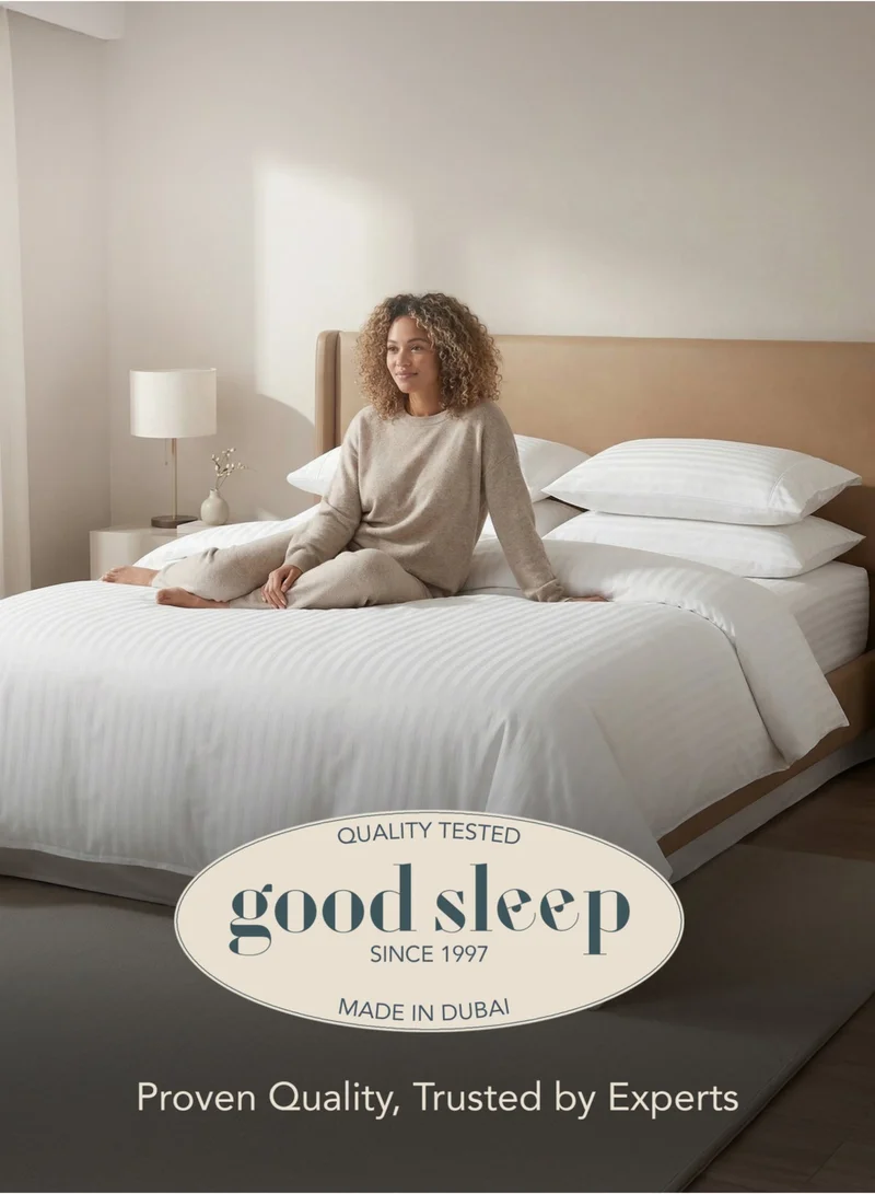 نوم جيد طقم غطاء لحاف كينج 6 قطع من Good Sleep | 220×240 سم | أبيض مخطط | غطاء لحاف بسحاب مع شرشف بمطاط و4 أكياس وسائد | قماش فائق النعومة ومقاوم للتجاعيد | صنع في دبي