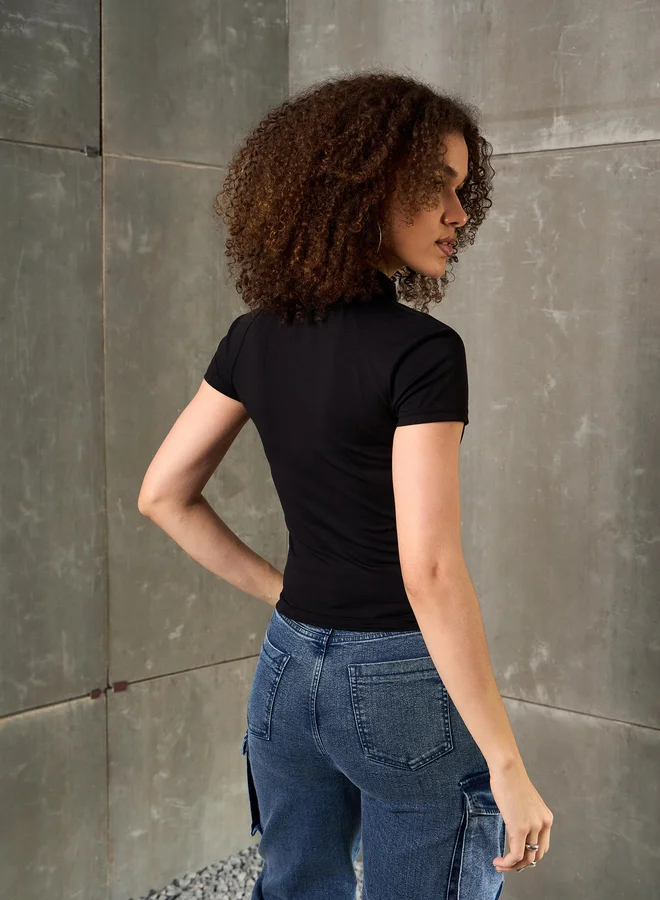 SASSAFRAS Sassafras Black Front Zipper Initial Print Fitted T-Shirt