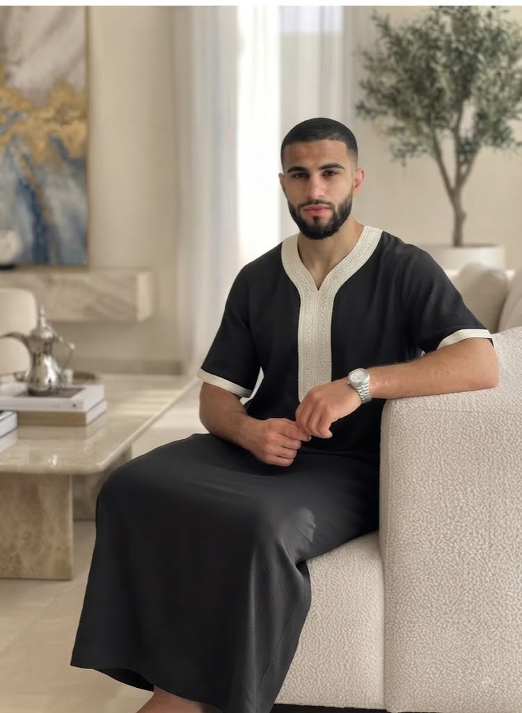 AMYAE Black Emirati Kandura for Men | Traditional Arabic Thobe | UAE Gulf Kandora | Elegant Islamic Men’s Clothing for Eid, Friday Prayer & Special Occasions | Free Size - Image 5