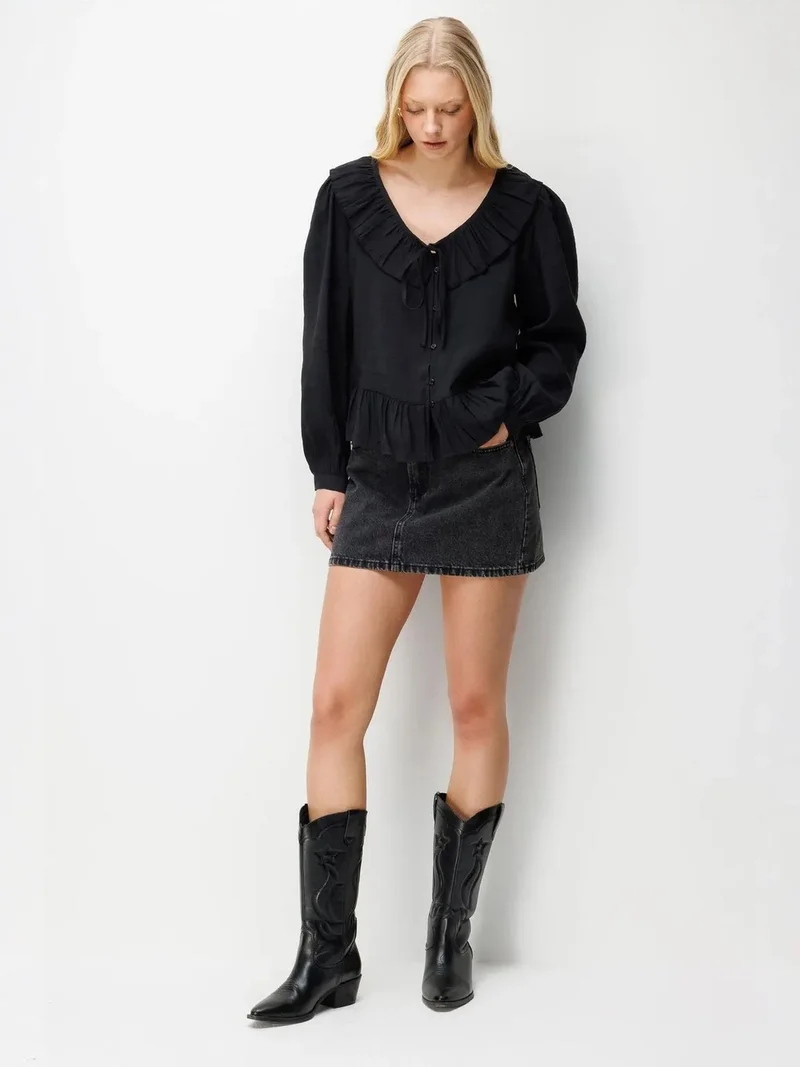 MixRay MIXRAY Frilly V-Neck Blouse with Button Closure