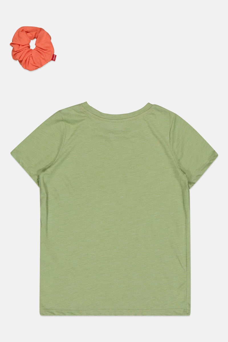 Levi's تي شيرت بنات للأطفال بطبعة جرافيك 2 قطعة مع رباط شعر، متعدد الألوان - Image 2